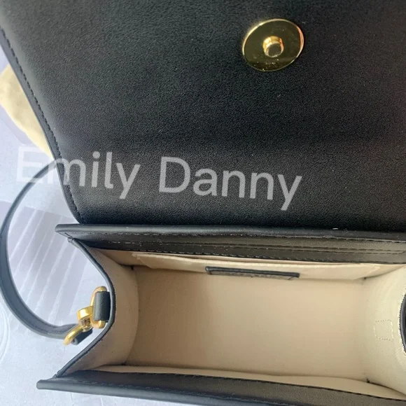 JACQUEMUS Le Chiquito moyen leather handbag - Picture 8 of 11